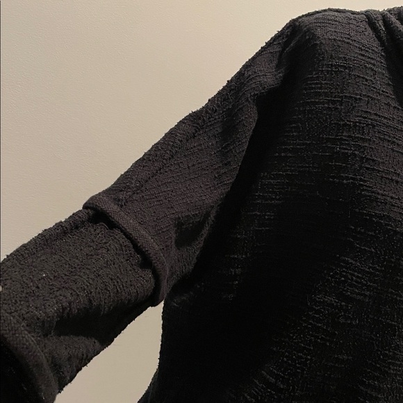 Max Studio Top Women Size M Black Textured Fabric Cropped Scooped Hemline - Picture 7 of 14